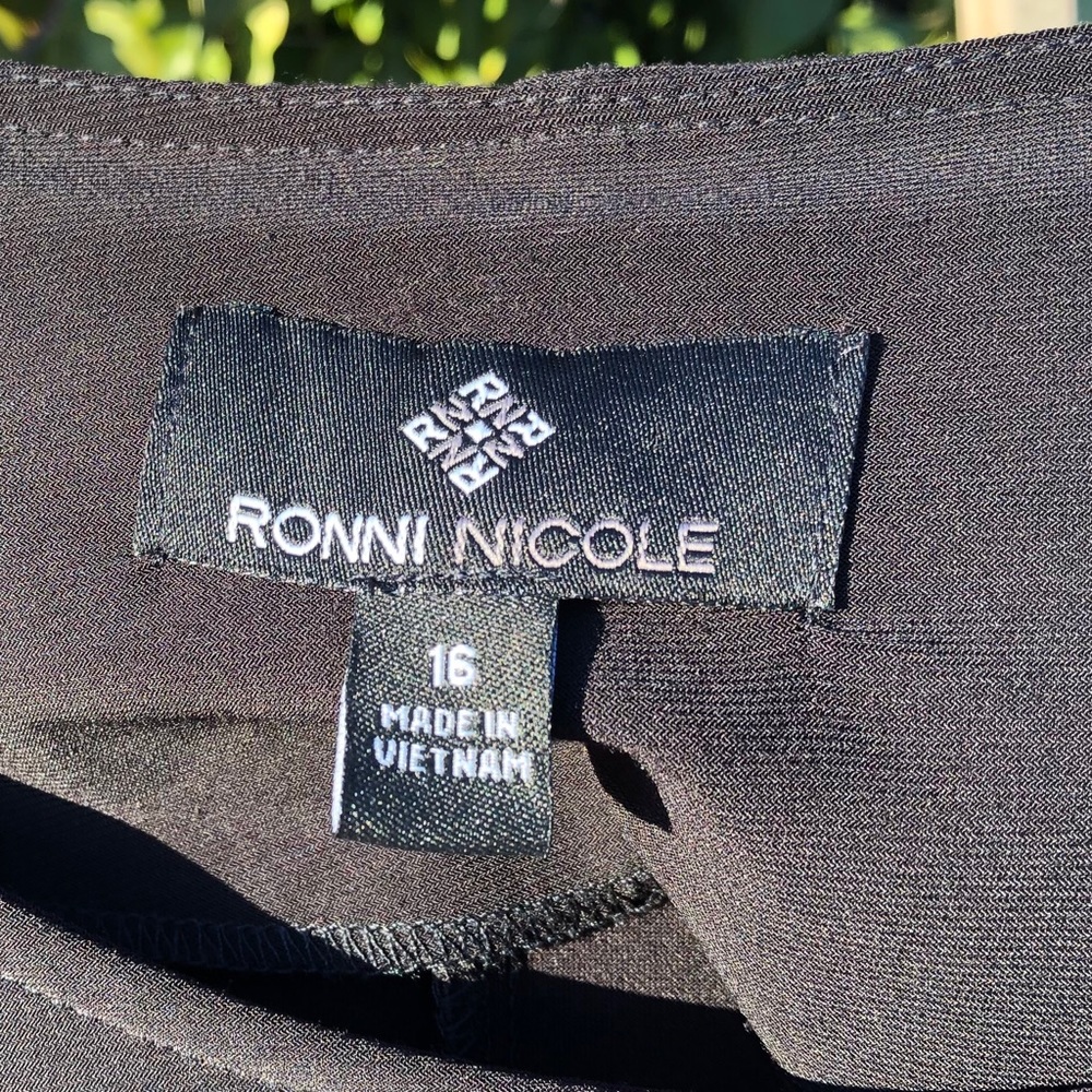 Ronni Nichole Black w/Gold Rivet Tie Detail Sleeve - Picture 6 of 9